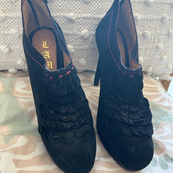 L.A.M.B Black Suede Women's Heels - Picture 6 of 12